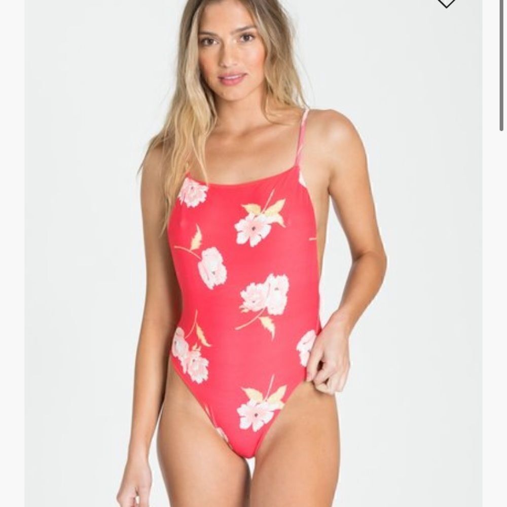 Billabong floral dawn size M